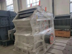 時產50噸小型反擊式碎石機多少錢一臺？